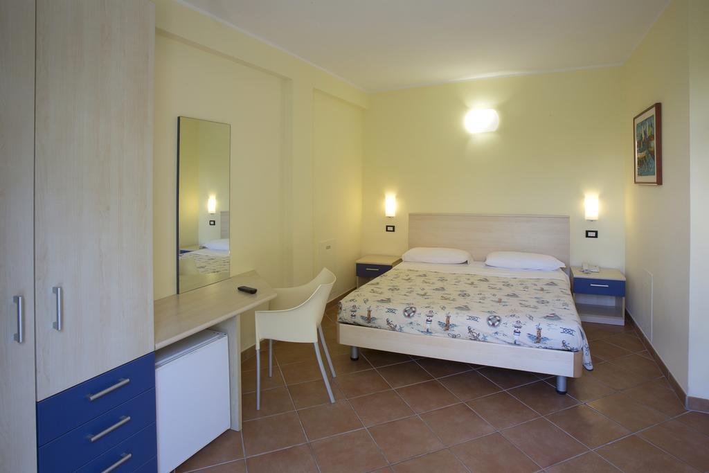 Hotel Vila Bahia Numana Bagian luar foto