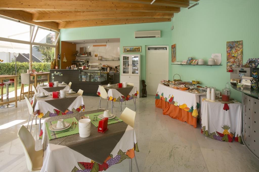Hotel Vila Bahia Numana Bagian luar foto