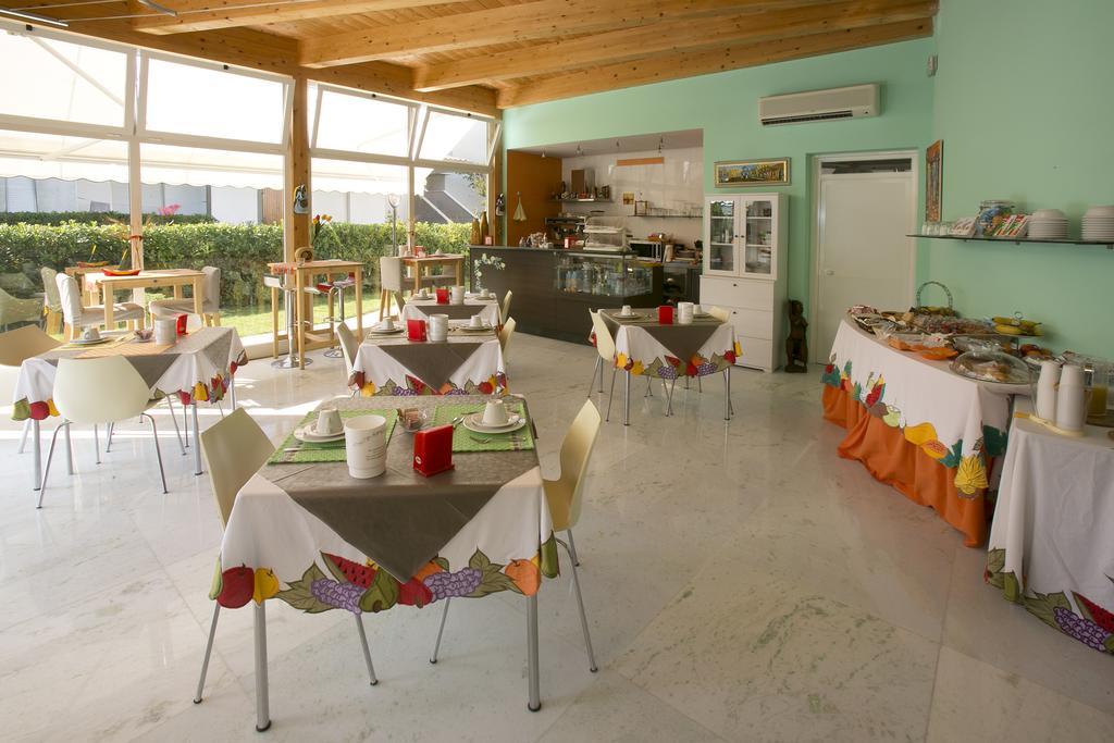 Hotel Vila Bahia Numana Bagian luar foto